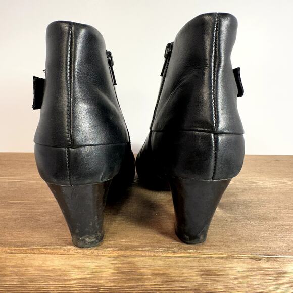 Clarks Bendables Heeled Ankle Booties Sz 8M Leather Career Comfort Shoes Dressy - Picture 4 of 9